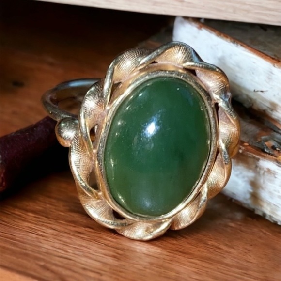 Estate Jewelry - Vintage 1960’s Nephrite Jade Cabochon Ring Size 7